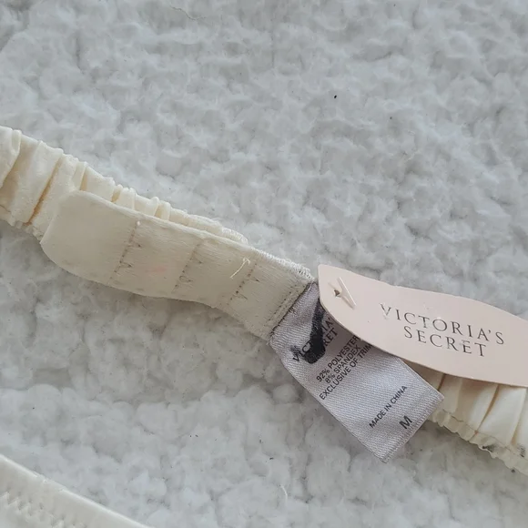 Victoria's Secret Beige/Cream Garter Belt Bundle - Picture 5 of 17